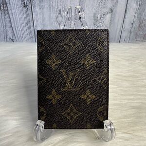 LOUIS VUITTON card holder in monogram